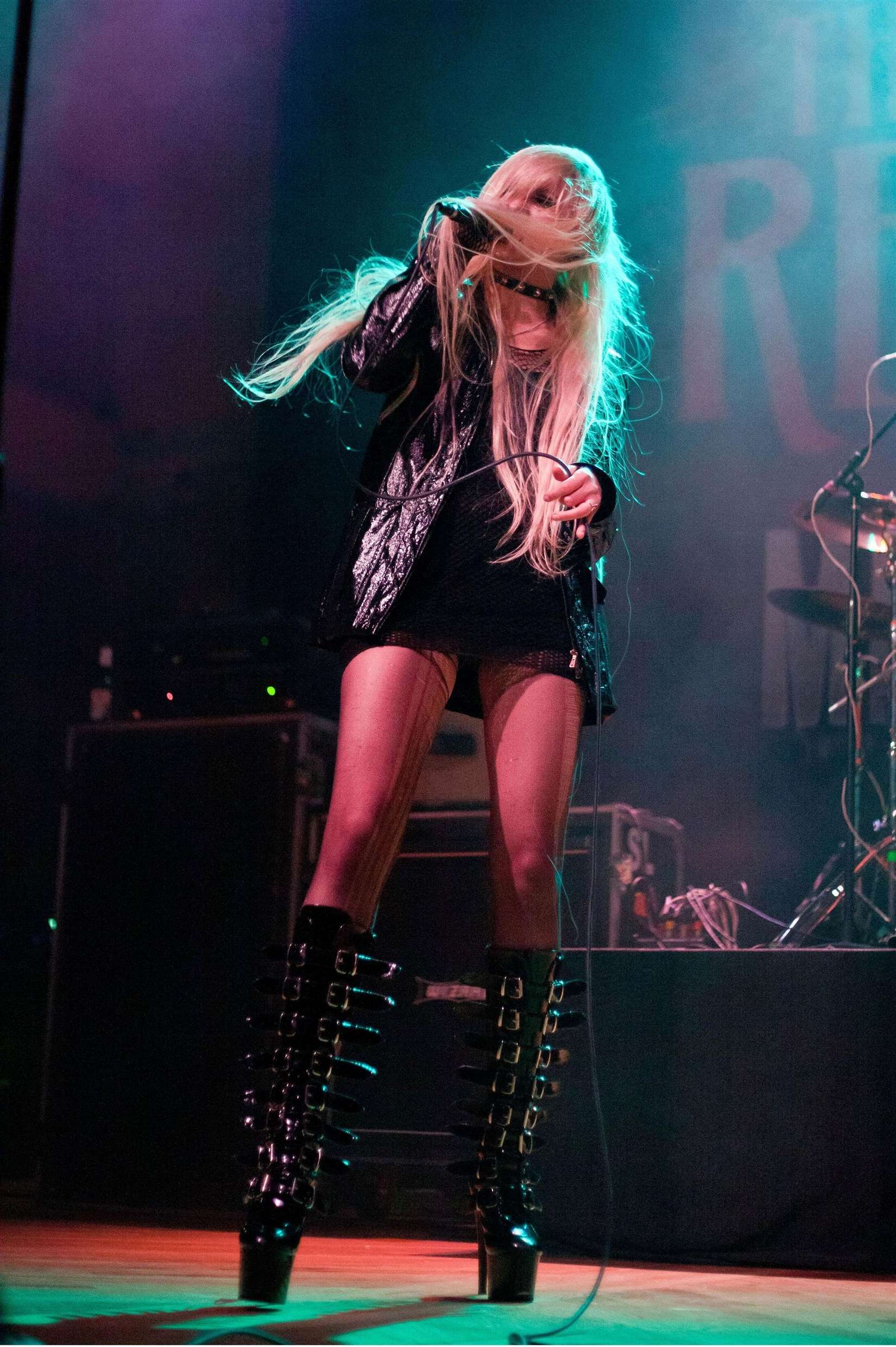Taylor Momsen Showing hot legs at concert in Crofoot Ballroom in Pontiac